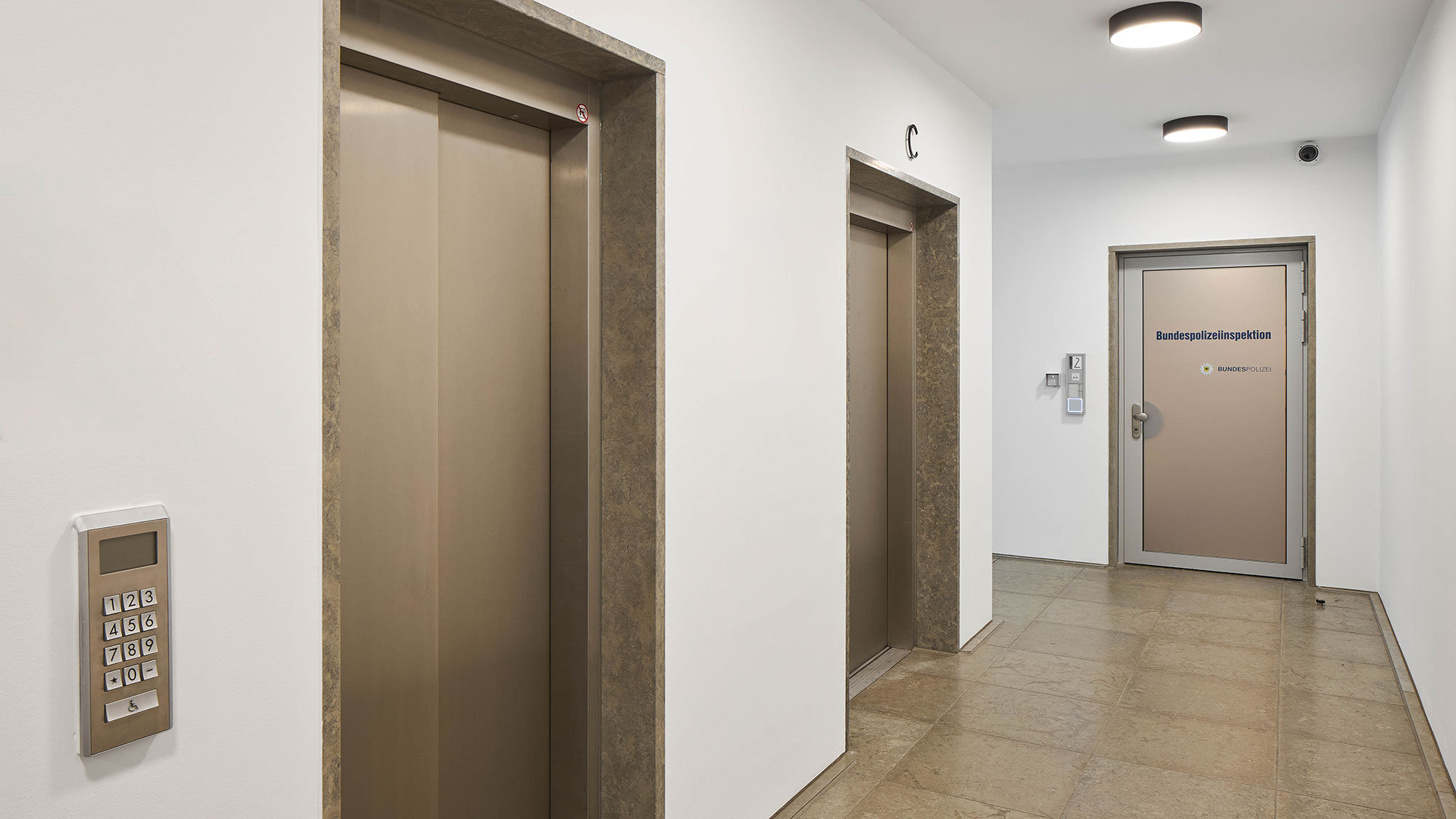 Revier der Deutschen Bundespolizei (Referenz) Eingangsbereich eines Reviers der Bundespolizei mit SÄLZER Sicherheitssystemen